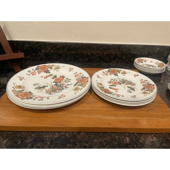 VINTAGE WEDGWOOD ENGLISH CHINA DINNERWARE - Picture 2 of 9